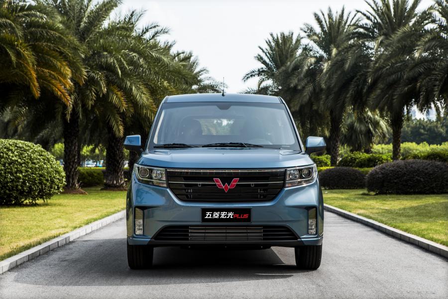  WuLing Hongguang Plus 2019 года  (фото 26 из 49)